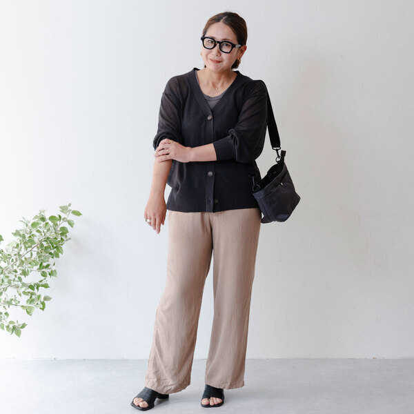 日よけや冷房対策に。真夏にこそ毎日持ち歩きたいカーディガンを、スタッフがコーディネート！[PR]