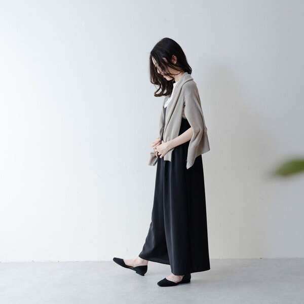 日よけや冷房対策に。真夏にこそ毎日持ち歩きたいカーディガンを、スタッフがコーディネート！[PR]