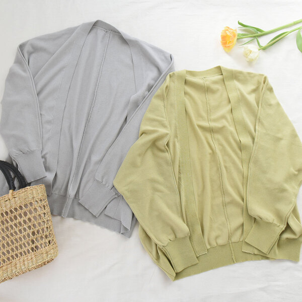 日よけや冷房対策に。真夏にこそ毎日持ち歩きたいカーディガンを、スタッフがコーディネート！[PR]