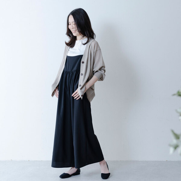 日よけや冷房対策に。真夏にこそ毎日持ち歩きたいカーディガンを、スタッフがコーディネート！[PR]