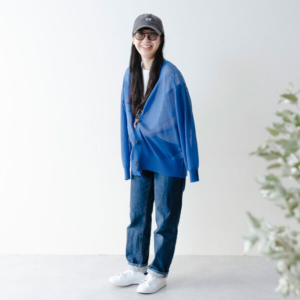 日よけや冷房対策に。真夏にこそ毎日持ち歩きたいカーディガンを、スタッフがコーディネート！[PR]