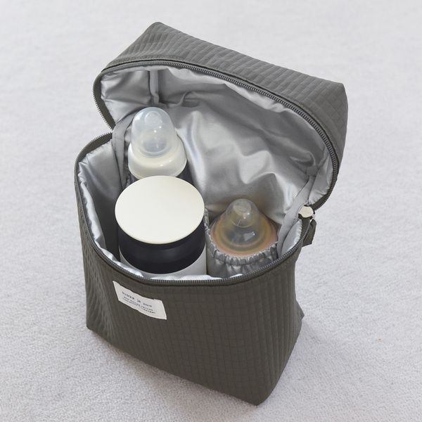 赤ちゃんとの遠出や帰省に！　たっぷり入って保冷もできる「クッカヤプー　哺乳瓶ケース」