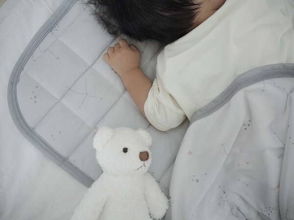 暑がりさんも、ぐっすりおやすみ。夏のお昼寝にぴったりなキッズひんやり寝具のはなし【インスタグラマーさんのもの選び】[PR]