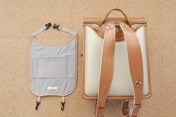 通学の背中汗＆蒸れ対策に。「クッカヤプー　ひんやりランドセルパッド」をプラスワン！[PR]