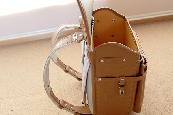 通学の背中汗＆蒸れ対策に。「クッカヤプー　ひんやりランドセルパッド」をプラスワン！[PR]