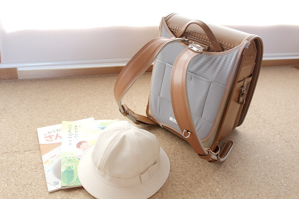 通学の背中汗＆蒸れ対策に。「クッカヤプー　ひんやりランドセルパッド」をプラスワン！[PR]