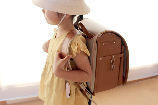 通学の背中汗＆蒸れ対策に。「クッカヤプー　ひんやりランドセルパッド」をプラスワン！[PR]