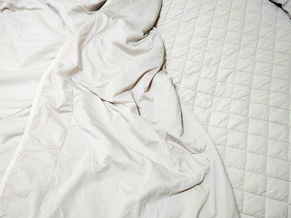 夫婦で寝具を使い分け。定番「ドライコットン」と、ひんやり最高峰の「強冷感」で快適な眠りを[PR]