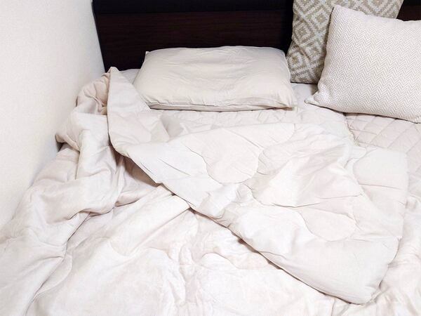 夫婦で寝具を使い分け。定番「ドライコットン」と、ひんやり最高峰の「強冷感」で快適な眠りを[PR]