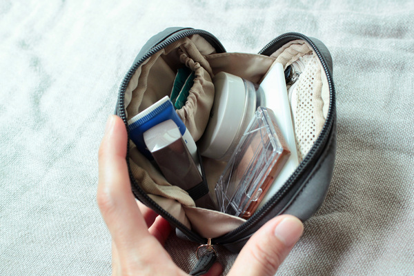 ミニバッグ派さんにもオススメ。小さな見た目以上の機能と収納力「bon momentのミニポーチ」[PR]