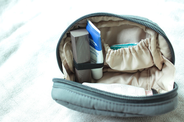 ミニバッグ派さんにもオススメ。小さな見た目以上の機能と収納力「bon momentのミニポーチ」[PR]