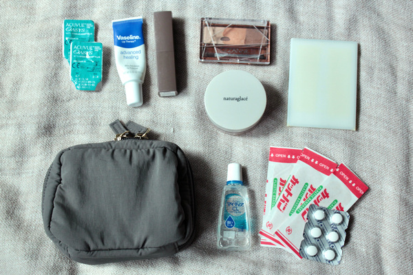 ミニバッグ派さんにもオススメ。小さな見た目以上の機能と収納力「bon momentのミニポーチ」[PR]