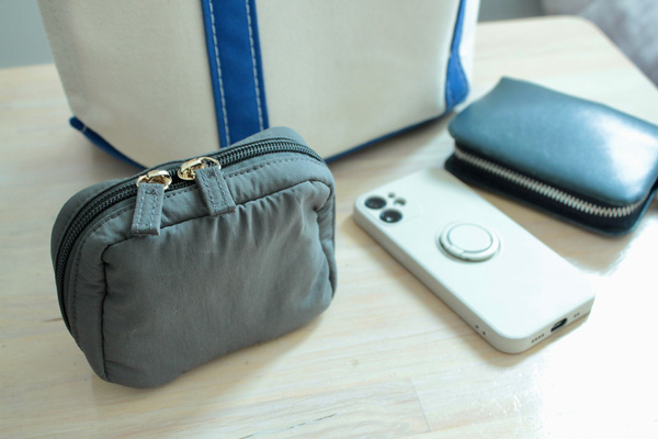 ミニバッグ派さんにもオススメ。小さな見た目以上の機能と収納力「bon momentのミニポーチ」[PR]