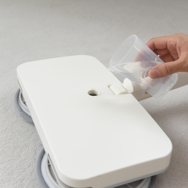 電動モップもコードレスの時代！階段、ベッド下、ペットの後始末、どこでも水拭きス～イスイ[PR]