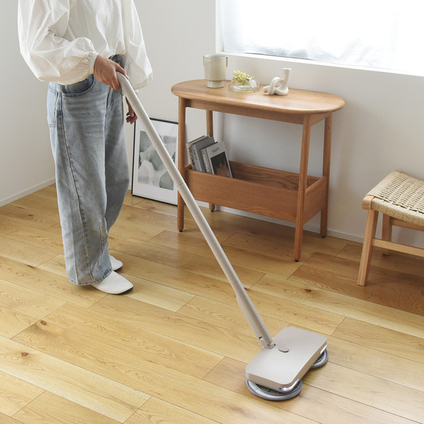電動モップもコードレスの時代！階段、ベッド下、ペットの後始末、どこでも水拭きス～イスイ[PR]