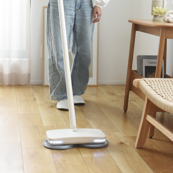 電動モップもコードレスの時代！階段、ベッド下、ペットの後始末、どこでも水拭きス～イスイ[PR]