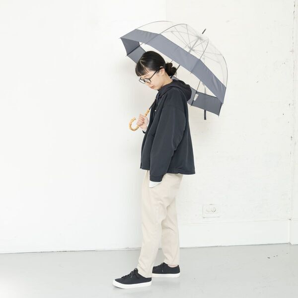 ジメジメ気分を吹き飛ばす！雨を弾く「スカート＆シューズ」をスタッフがコーディネート[PR]