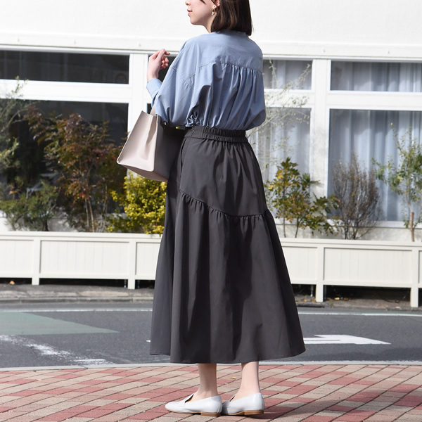 ジメジメ気分を吹き飛ばす！雨を弾く「スカート＆シューズ」をスタッフがコーディネート[PR]