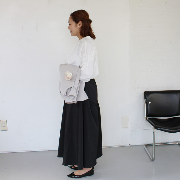 ジメジメ気分を吹き飛ばす！雨を弾く「スカート＆シューズ」をスタッフがコーディネート[PR]