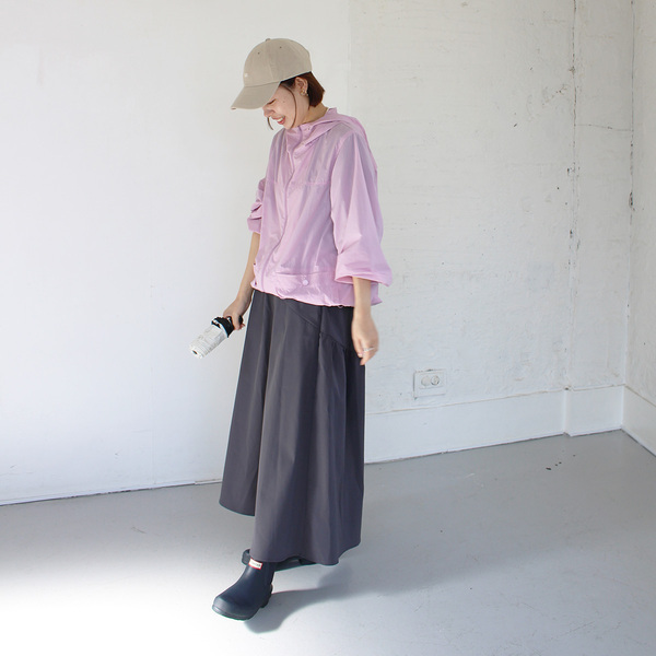 ジメジメ気分を吹き飛ばす！雨を弾く「スカート＆シューズ」をスタッフがコーディネート[PR]