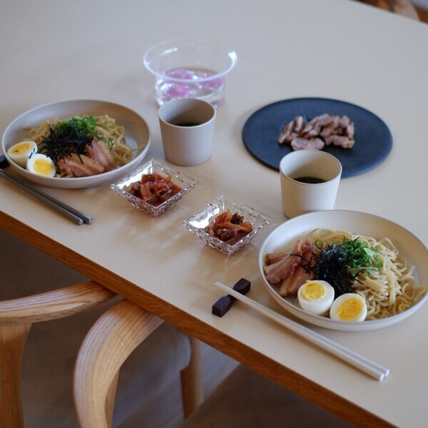冷たい麺が美味しい季節！軽い・割れない・レンジOKで、ガンガン使えるスタメン食器のはなし【インスタグラマーさんのもの選び】[PR]