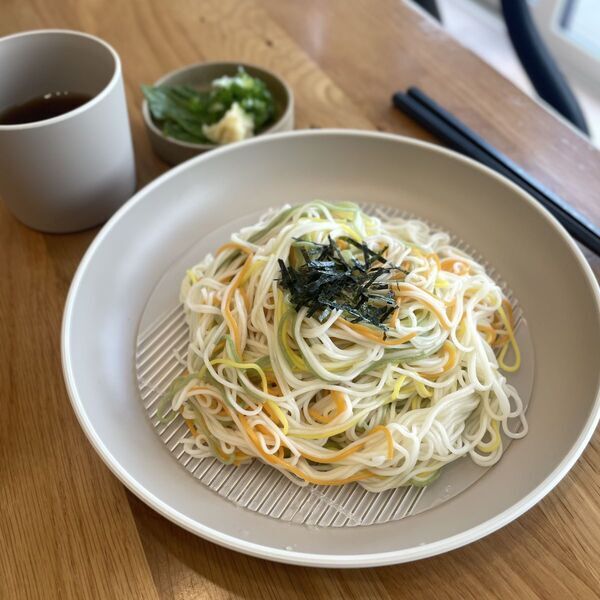 冷たい麺が美味しい季節！軽い・割れない・レンジOKで、ガンガン使えるスタメン食器のはなし【インスタグラマーさんのもの選び】[PR]
