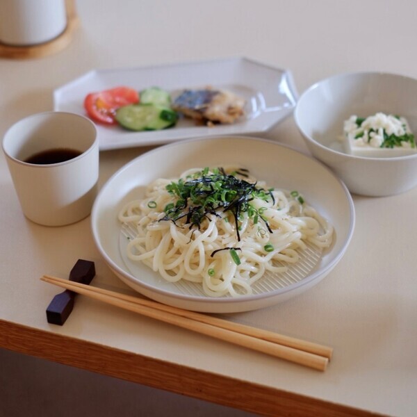 冷たい麺が美味しい季節！軽い・割れない・レンジOKで、ガンガン使えるスタメン食器のはなし【インスタグラマーさんのもの選び】[PR]