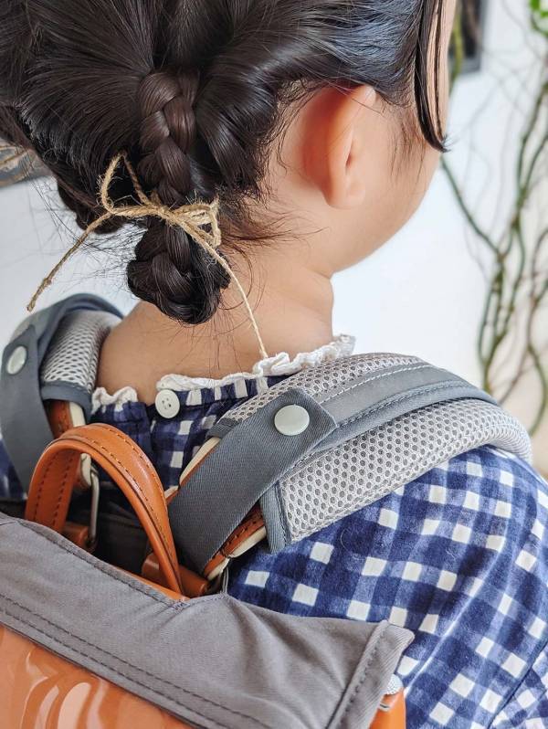 「あるとないとでは全然違う！」薄着の季節、肩に食い込むランドセルの負担を軽減【インスタグラマーさんのもの選び】[PR]