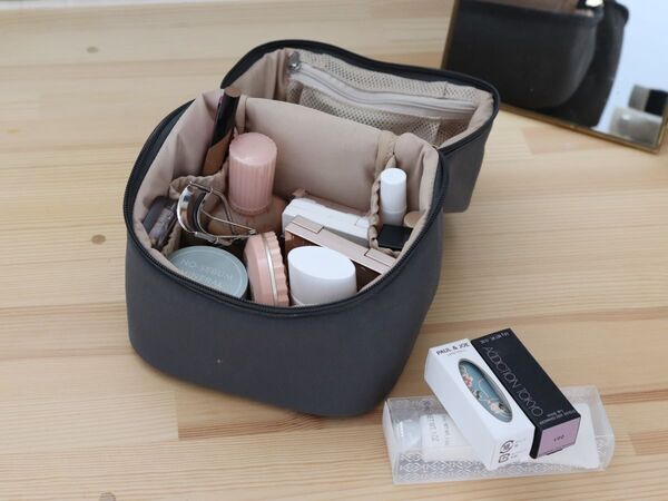化粧のロスタイム失くなるかも？『ひと目でコスメが分かるポーチ』のスタッフレポ[PR]