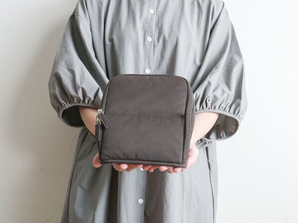 化粧のロスタイム失くなるかも？『ひと目でコスメが分かるポーチ』のスタッフレポ[PR]