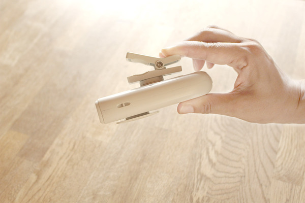 日傘やリュックに装着OK！　クリップ式で使い道広がる「4wayハンズフリーファン」