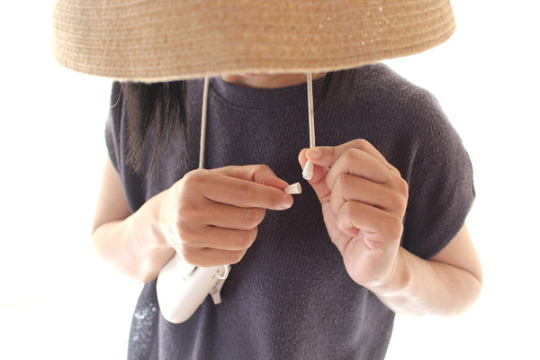 日傘やリュックに装着OK！　クリップ式で使い道広がる「4wayハンズフリーファン」