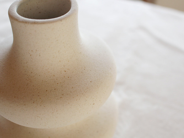 もっと気ままに。「オブジェにもなるフラワーベース」で、ゆるりと緑のある暮らし[PR]