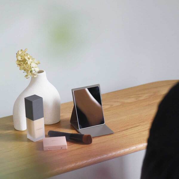 美容のプロも太鼓判！ ありのままの肌色を映す鏡「bon moment　ナピュアミラー」