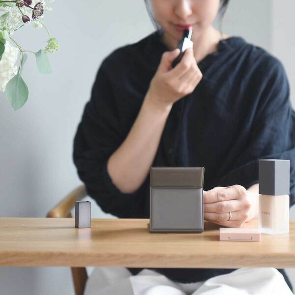 美容のプロも太鼓判！ ありのままの肌色を映す鏡「bon moment　ナピュアミラー」