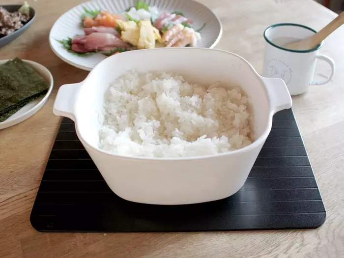 「解凍するの忘れた!」もう慌てない。みるみる自然解凍できる不思議なプレート