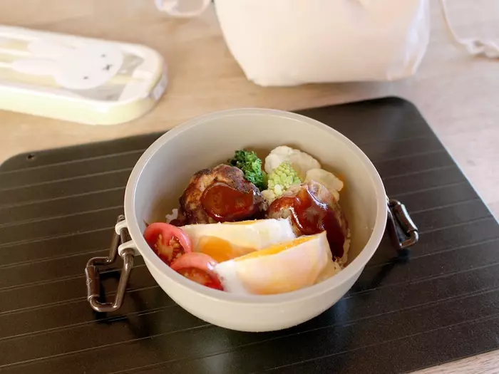 「解凍するの忘れた!」もう慌てない。みるみる自然解凍できる不思議なプレート