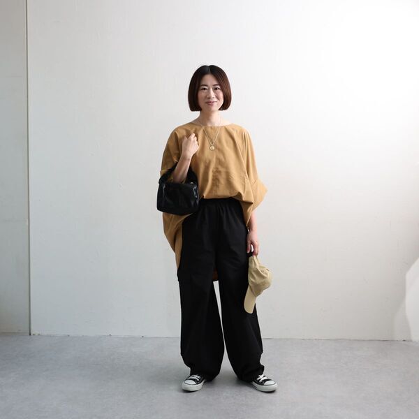 どのブラウスで出かけよう？秋口まで活躍するトップス3選をスタッフコーディネート[PR]