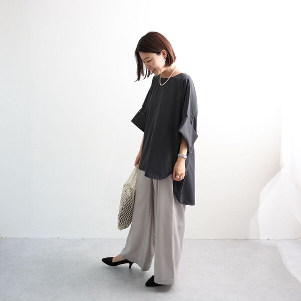 どのブラウスで出かけよう？秋口まで活躍するトップス3選をスタッフコーディネート[PR]