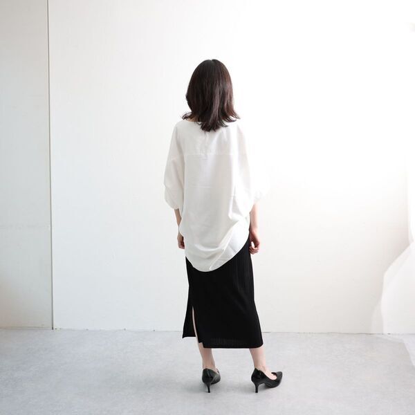 どのブラウスで出かけよう？秋口まで活躍するトップス3選をスタッフコーディネート[PR]