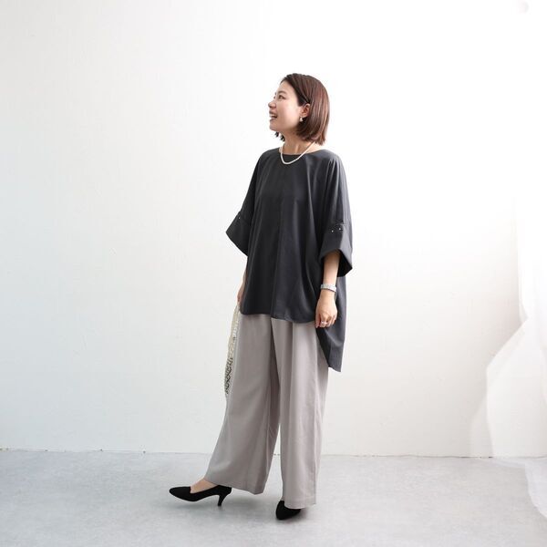 どのブラウスで出かけよう？秋口まで活躍するトップス3選をスタッフコーディネート[PR]