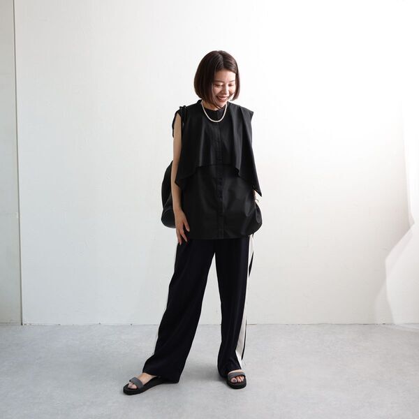 どのブラウスで出かけよう？秋口まで活躍するトップス3選をスタッフコーディネート[PR]