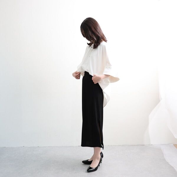 どのブラウスで出かけよう？秋口まで活躍するトップス3選をスタッフコーディネート[PR]