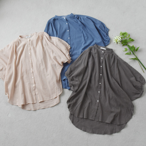 どのブラウスで出かけよう？秋口まで活躍するトップス3選をスタッフコーディネート[PR]