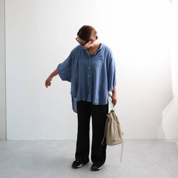 どのブラウスで出かけよう？秋口まで活躍するトップス3選をスタッフコーディネート[PR]