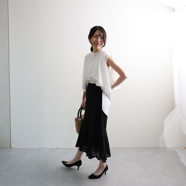 どのブラウスで出かけよう？秋口まで活躍するトップス3選をスタッフコーディネート[PR]