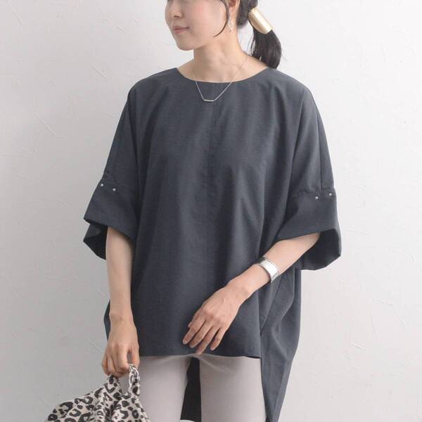 どのブラウスで出かけよう？秋口まで活躍するトップス3選をスタッフコーディネート[PR]