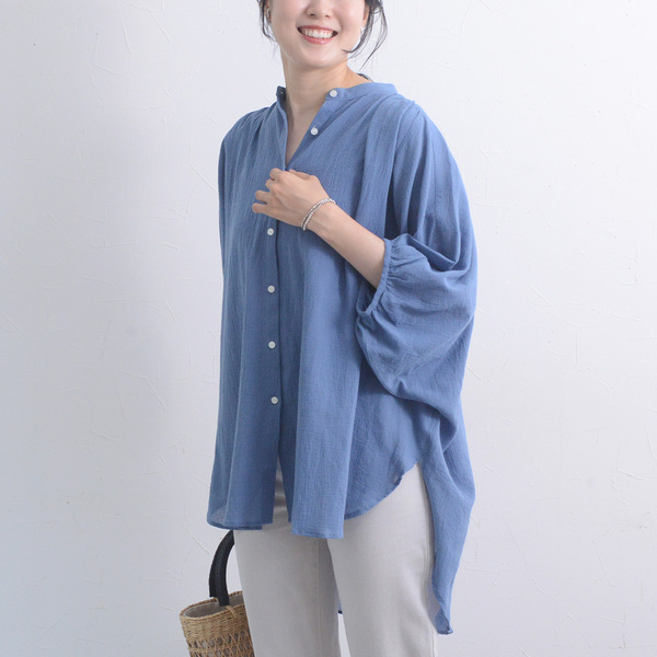 どのブラウスで出かけよう？秋口まで活躍するトップス3選をスタッフコーディネート[PR]