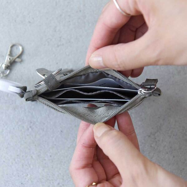 ガチャガチャ好きキッズも交通系ＩＣカードデビューにも。新作お財布＆定期入れがリニューアル登場！[PR]