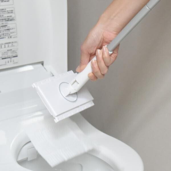 トイレ掃除の全イヤイヤを解決する、小回りヘッドの「ノータッチトイレワイパー」新登場！[PR]